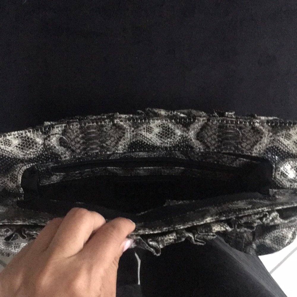 EXPRESS Lizard Clutch - Picture 2 of 4